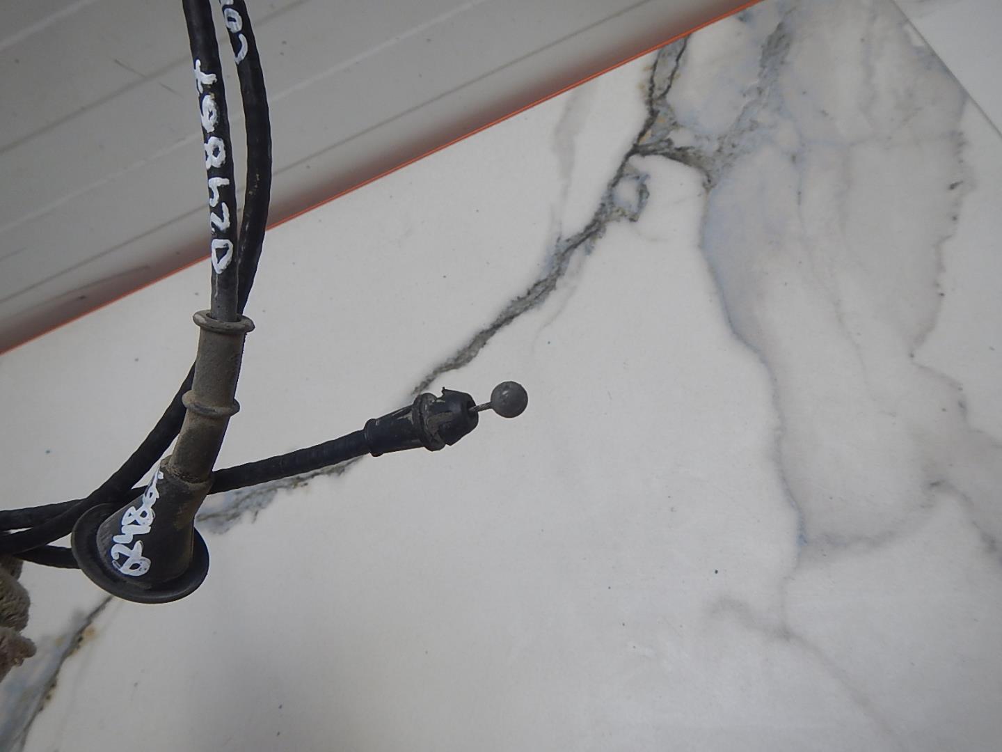 Трос открывания капота