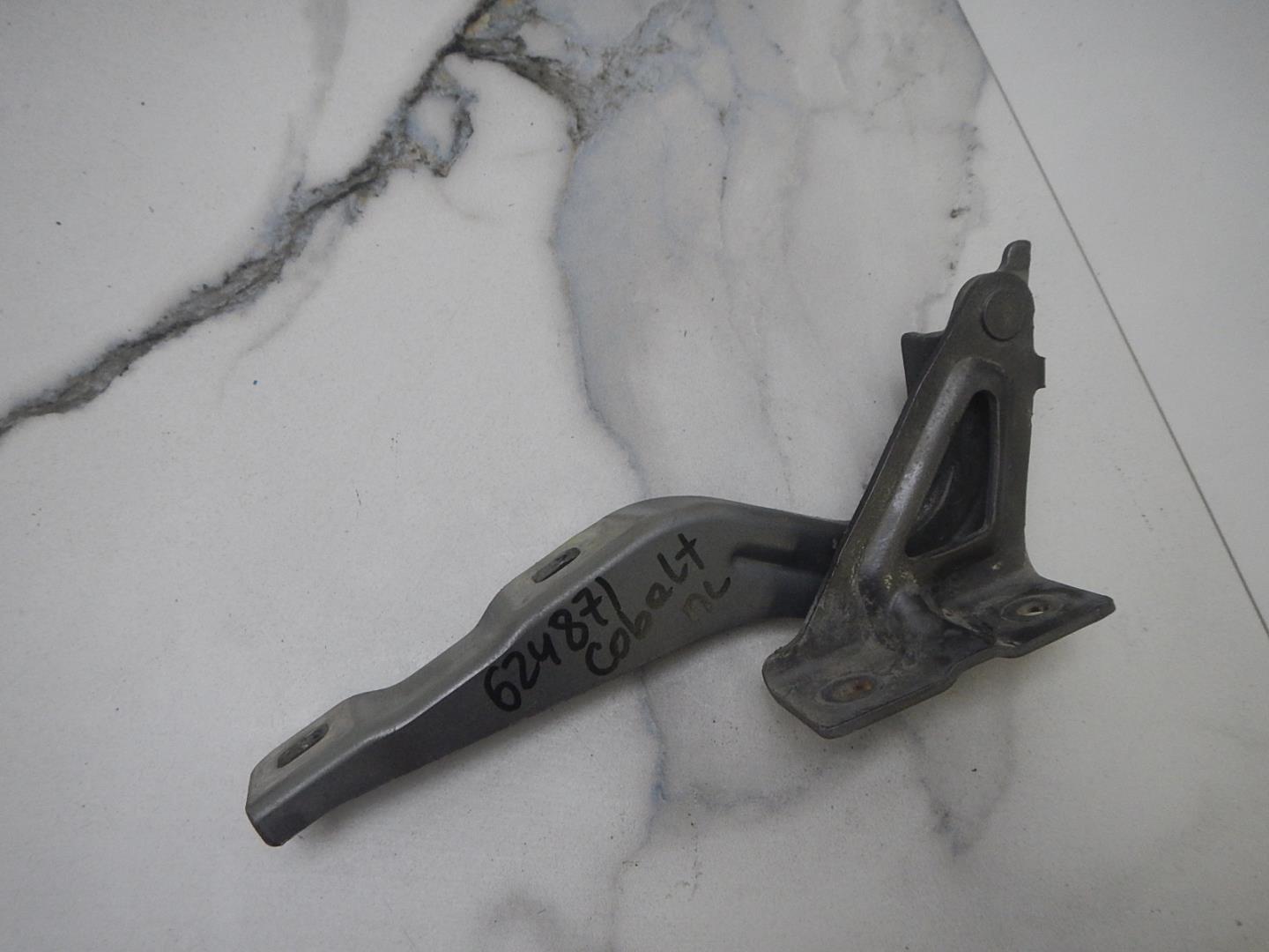 Петля капота левая