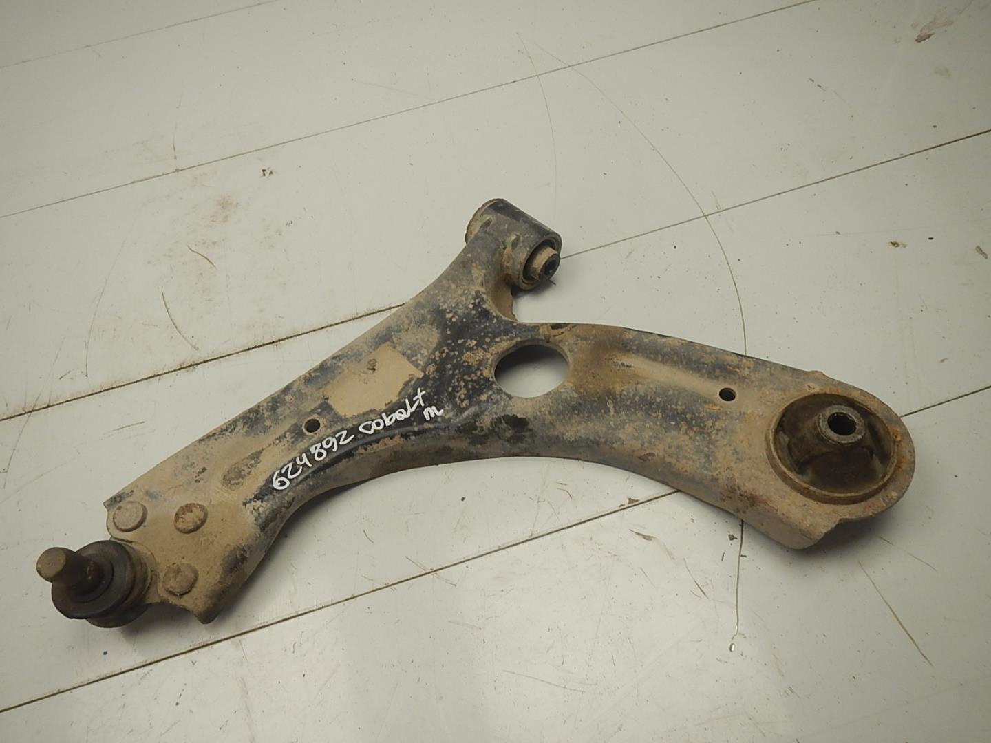 Рычаг передний левый