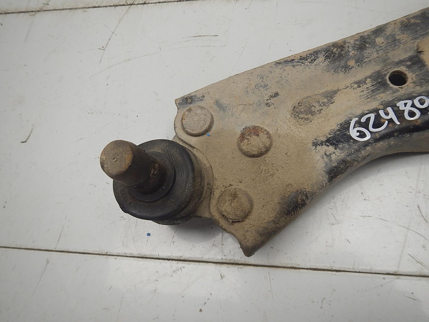 Рычаг передний левый