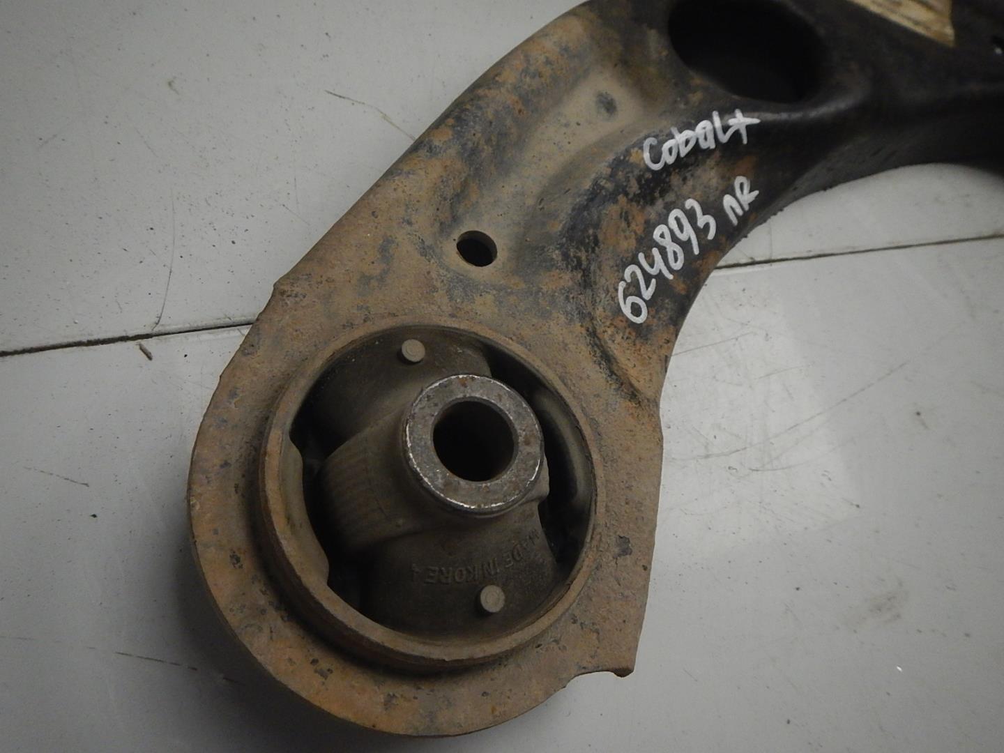 Рычаг передний правый