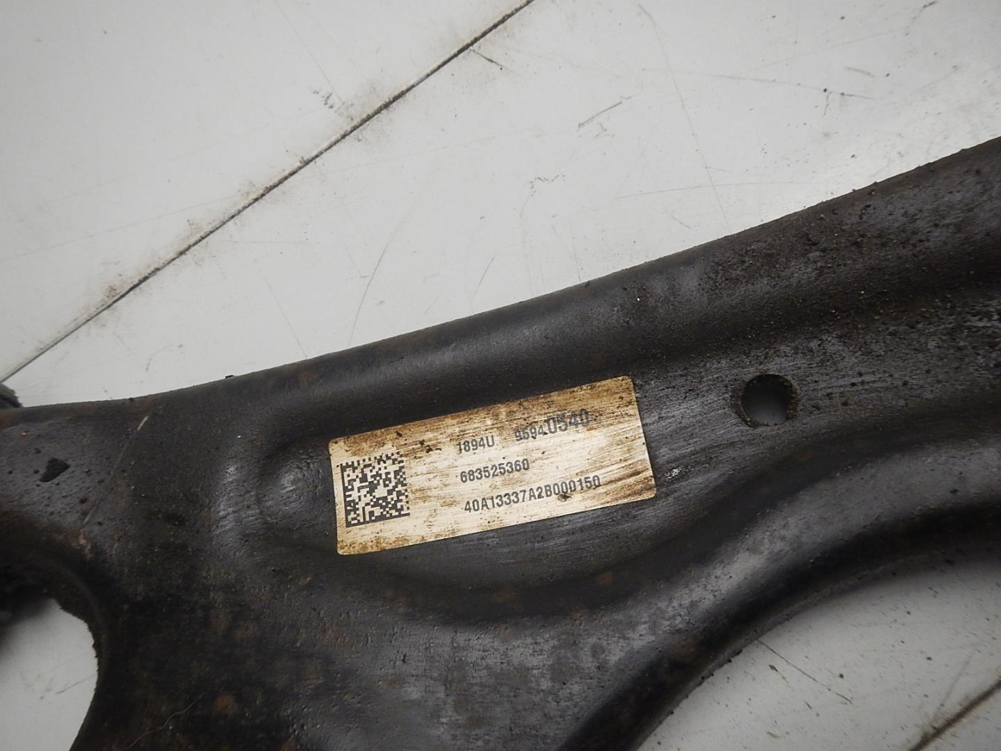 Рычаг передний правый