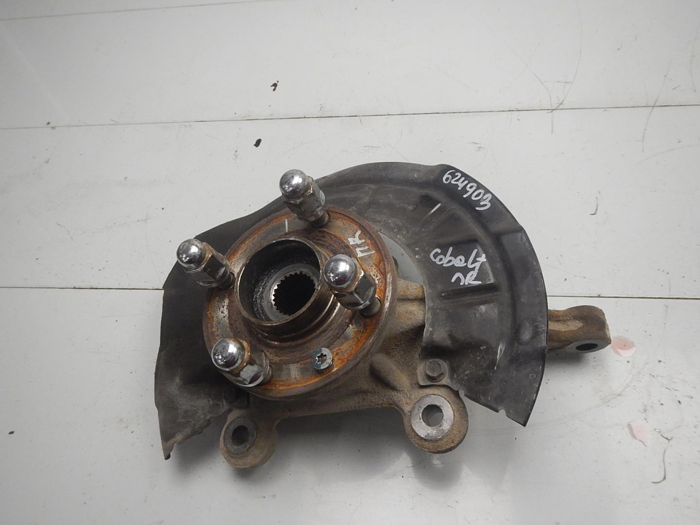 Кулак поворотный передний правый