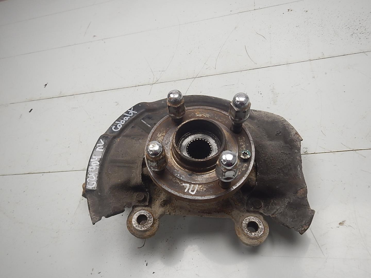 Кулак поворотный передний левый