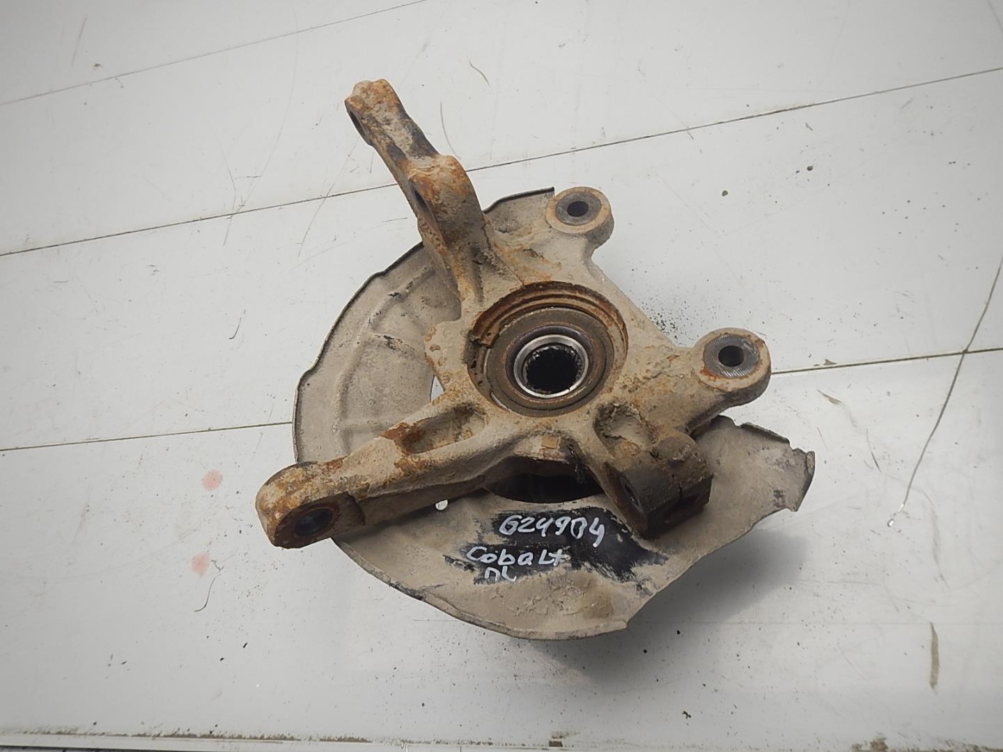 Кулак поворотный передний левый