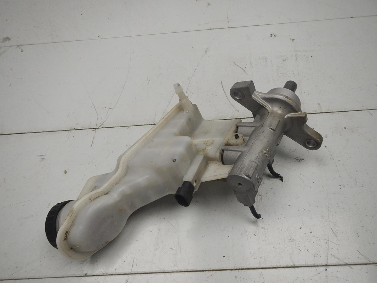 Цилиндр тормозной главный