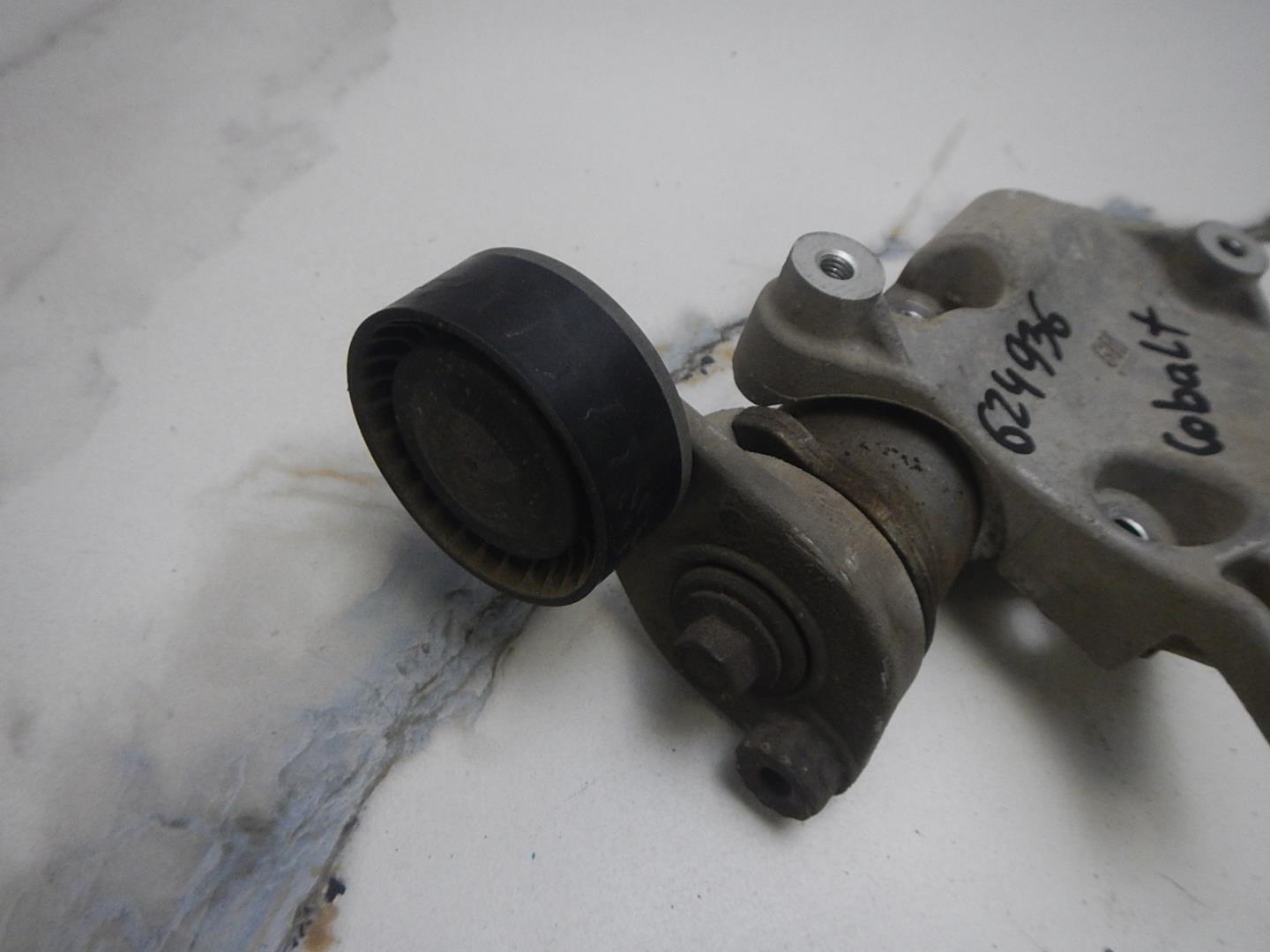 Ролик-натяжитель