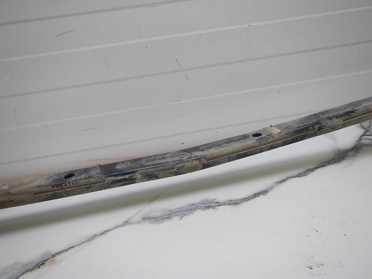 Усилитель переднего бампера