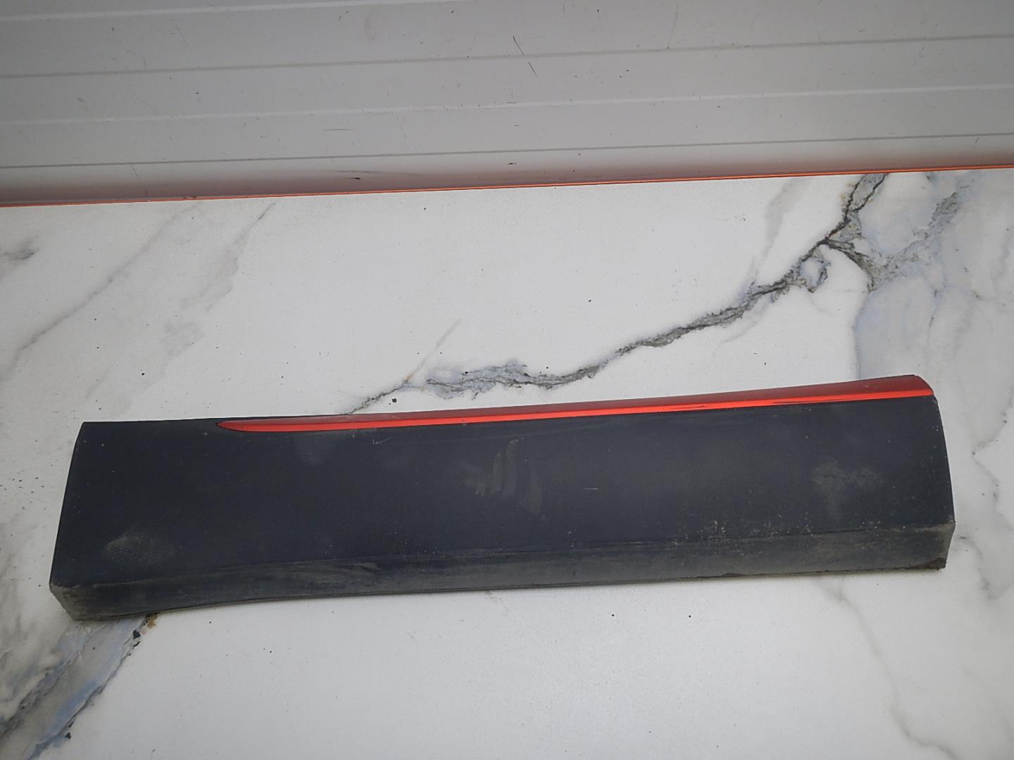 Молдинг задней правой двери