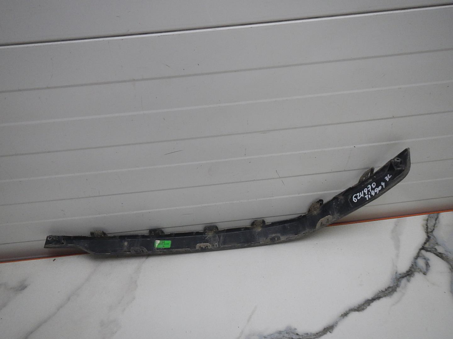 Молдинг заднего бампера