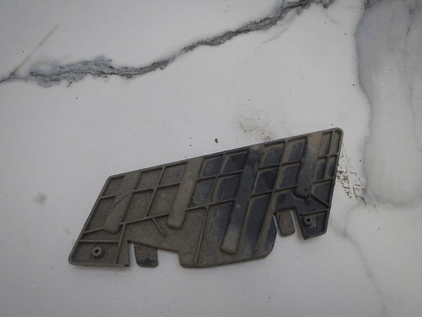 Кронштейн заднего бампера правый