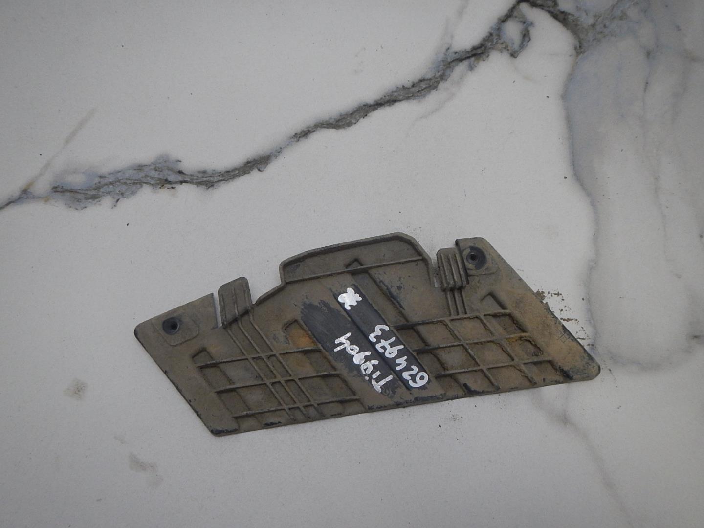 Кронштейн заднего бампера правый