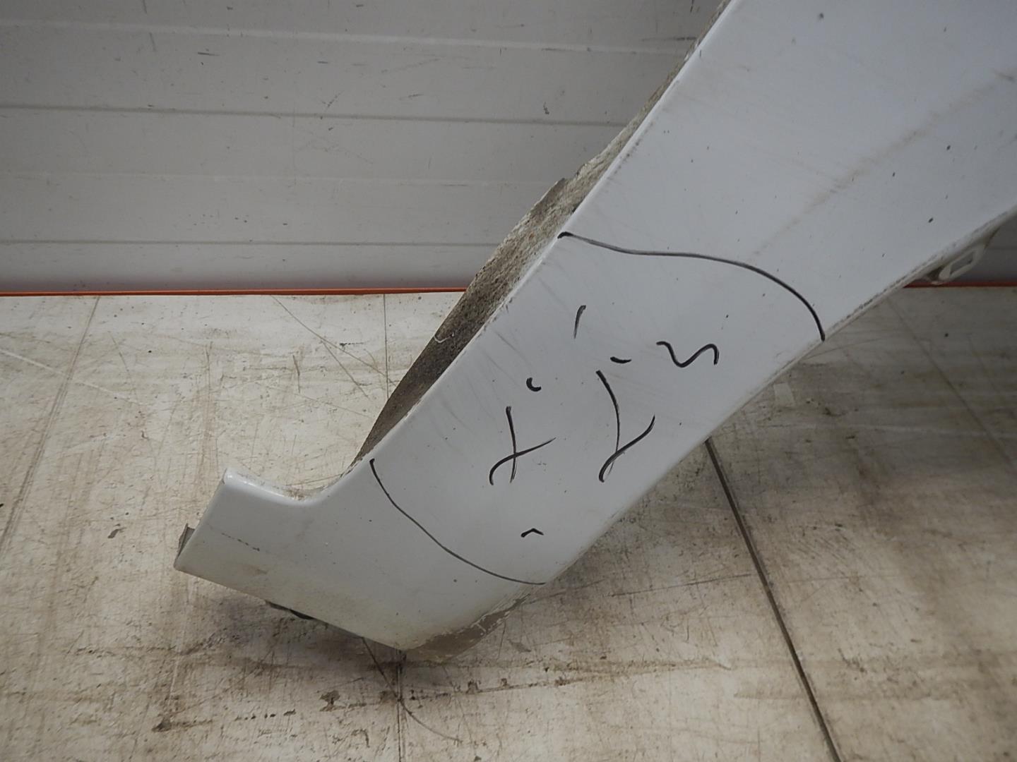 Крыло переднее правое