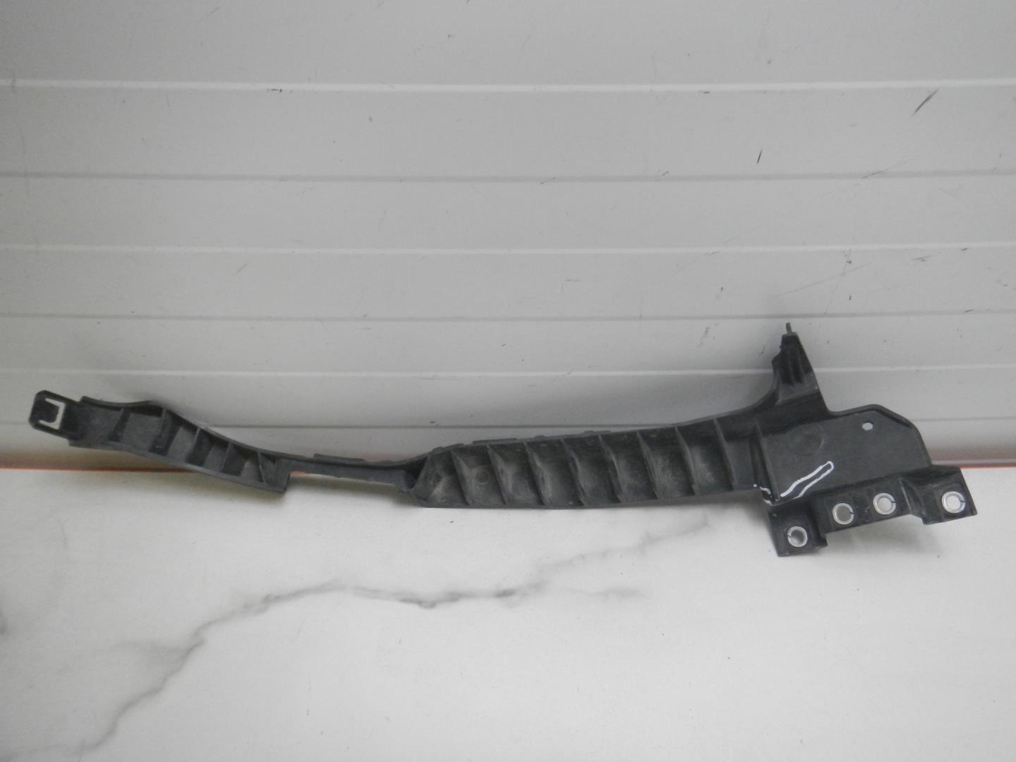 Кронштейн переднего бампера левый