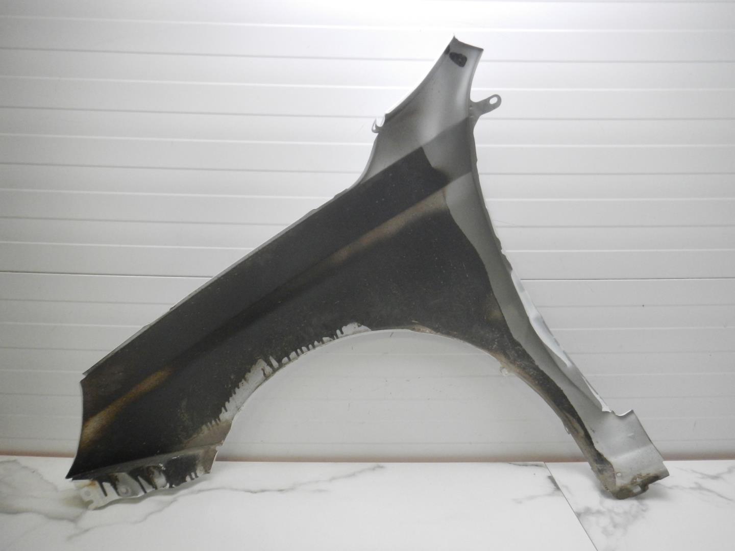 Крыло переднее правое