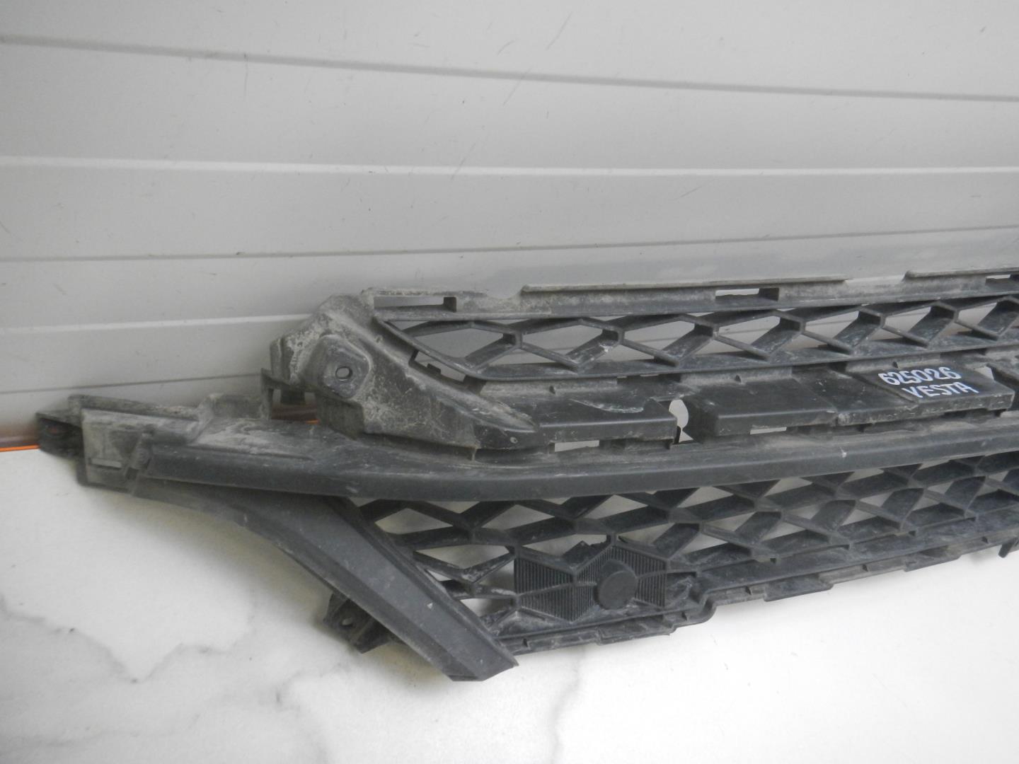 Решетка в бампер центральная