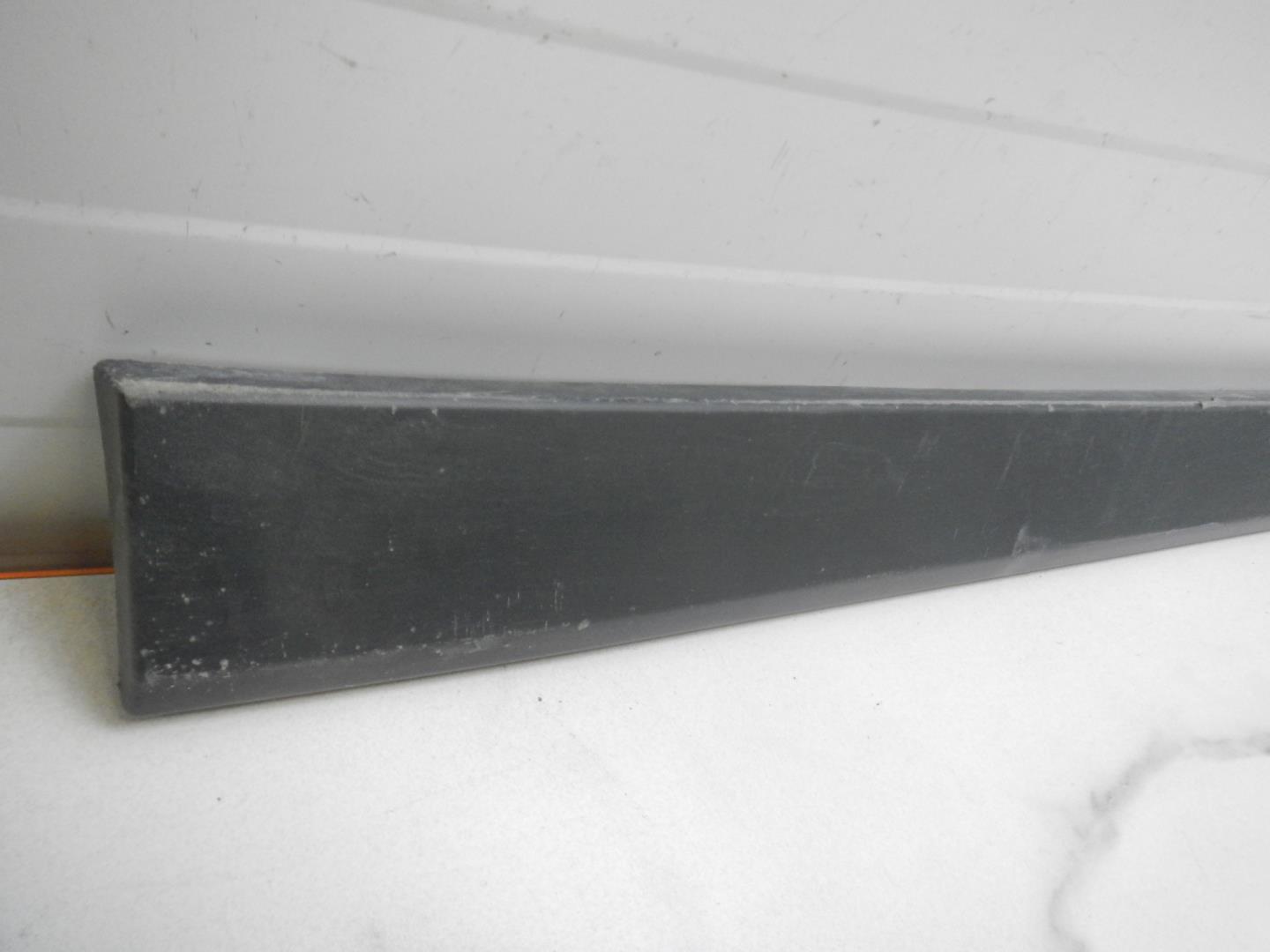 Молдинг передней левой двери