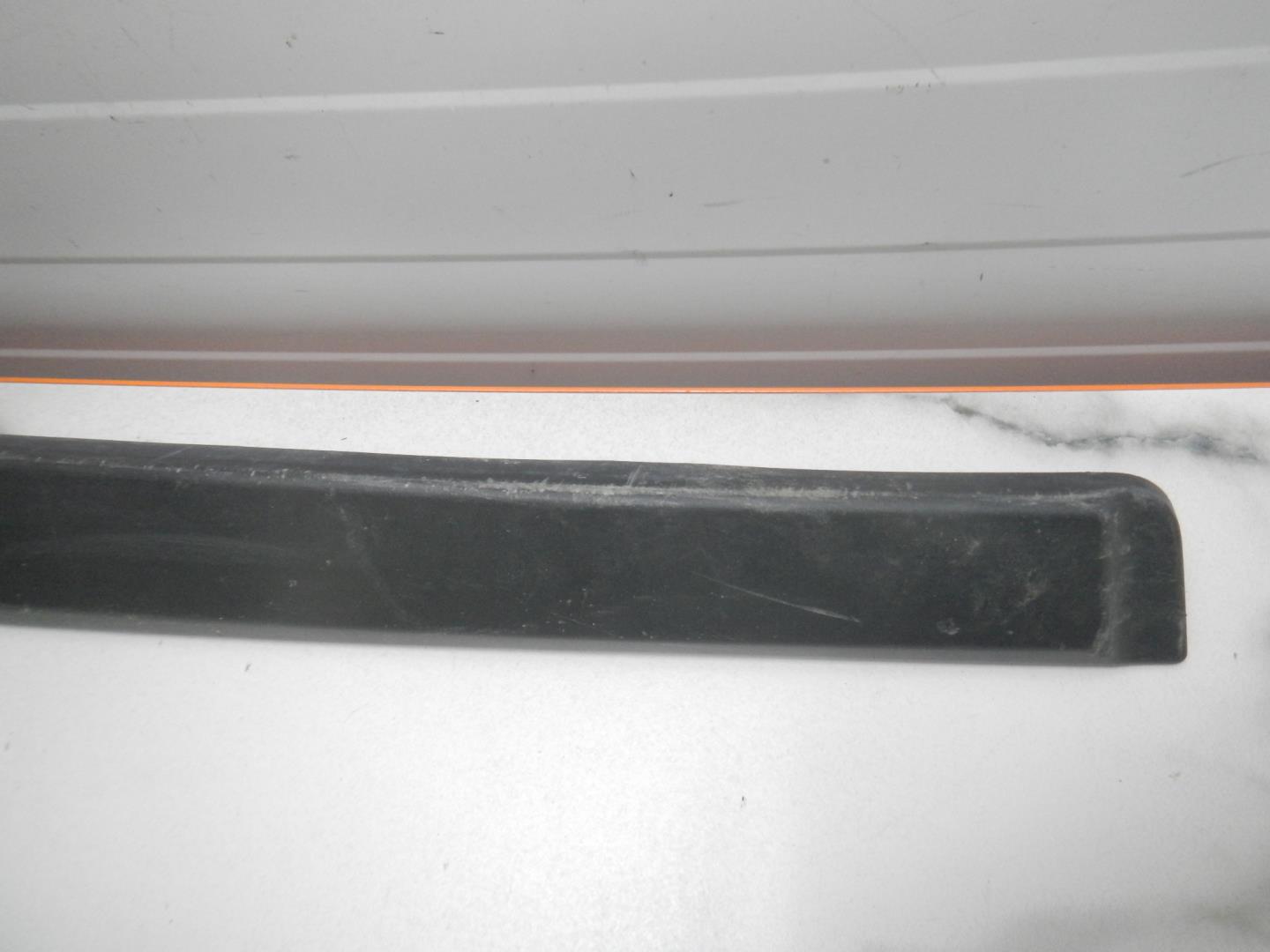 Молдинг передней левой двери