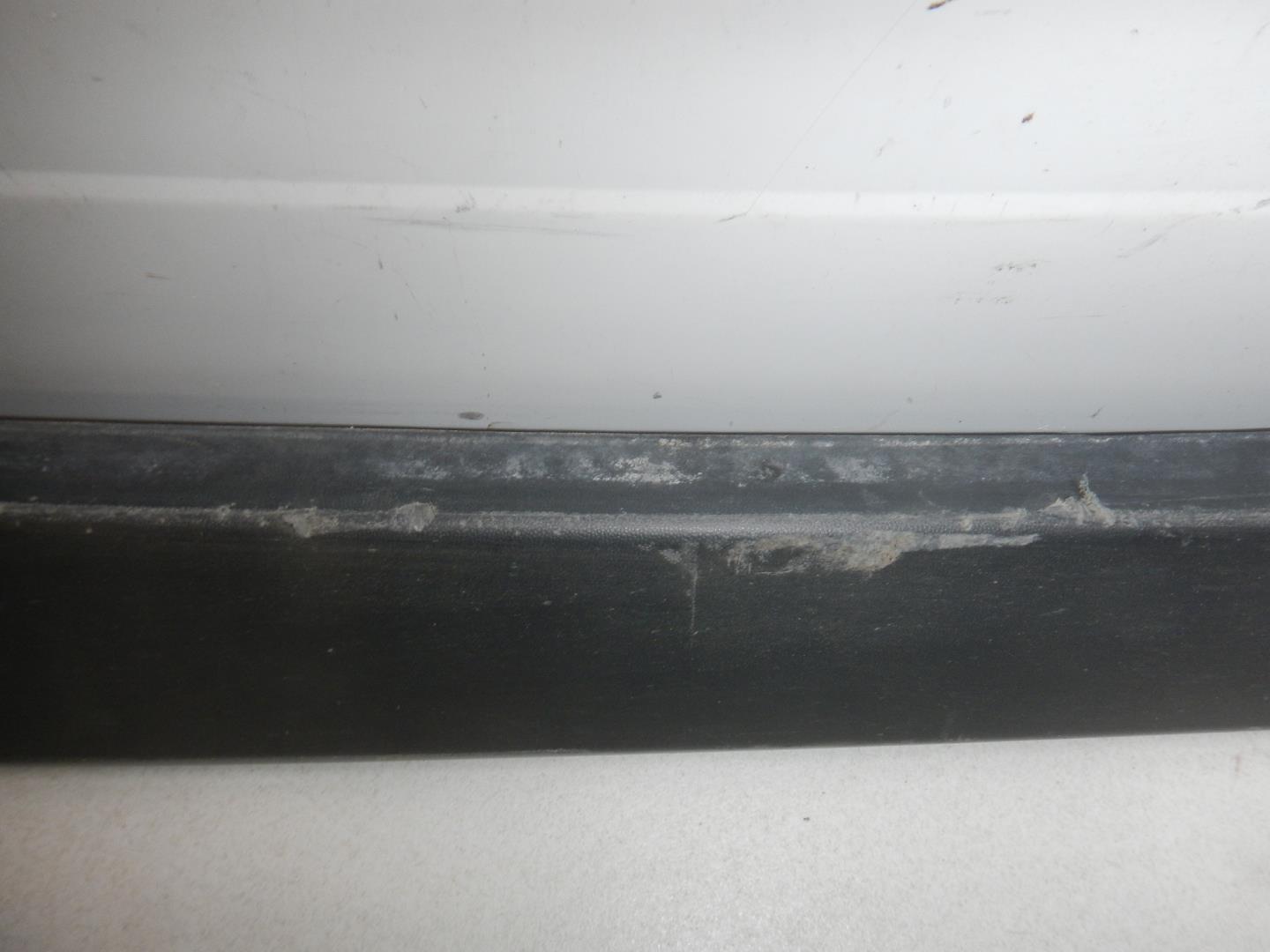 Молдинг передней левой двери