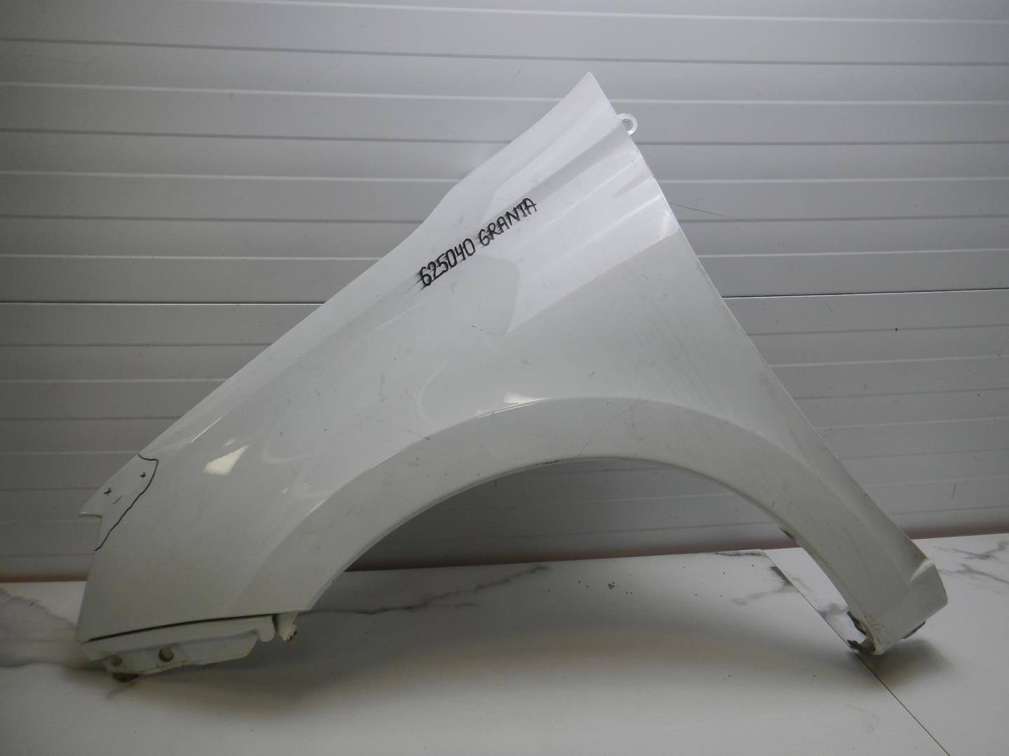 Крыло переднее левое