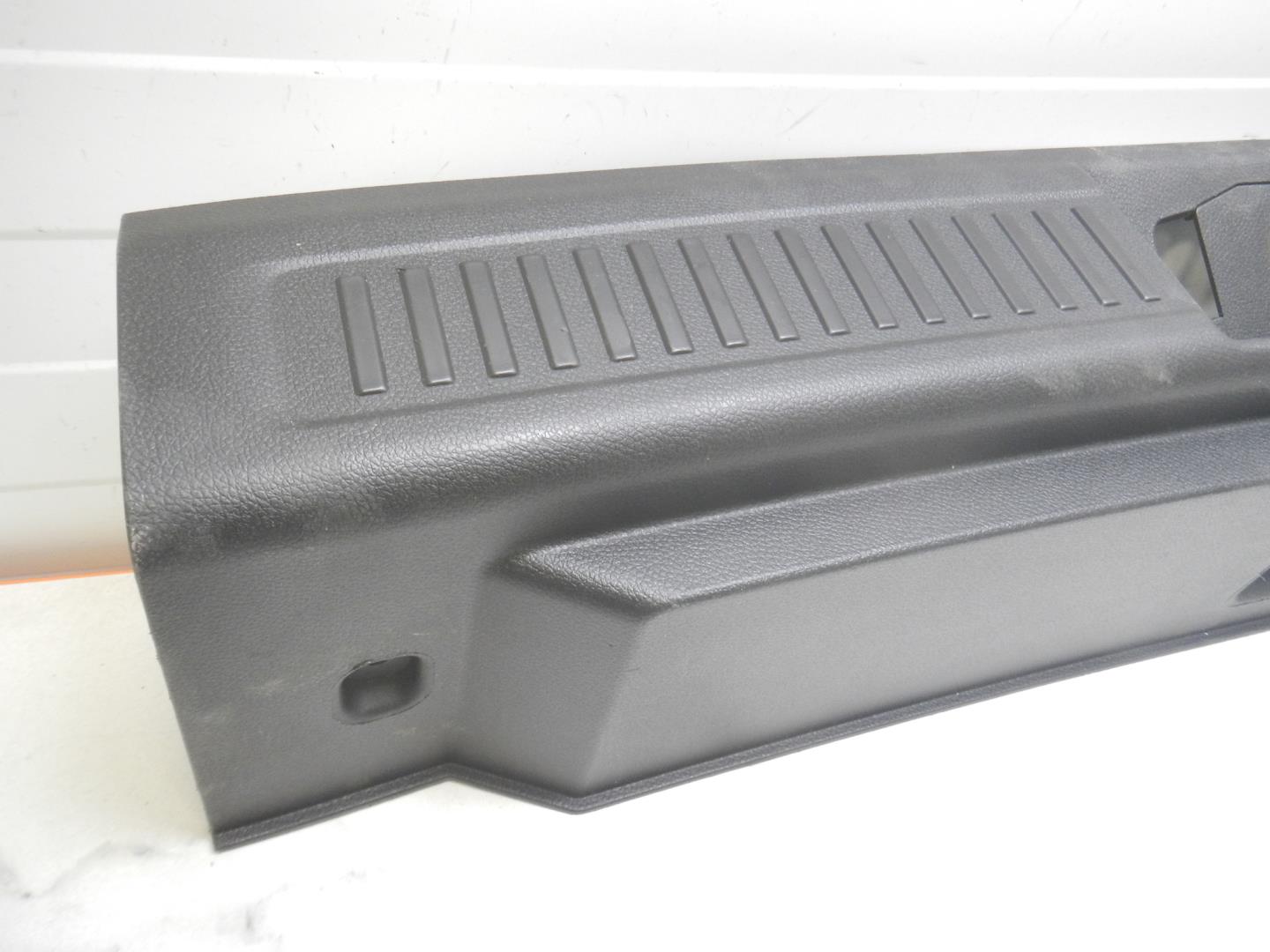 Обшивка багажника