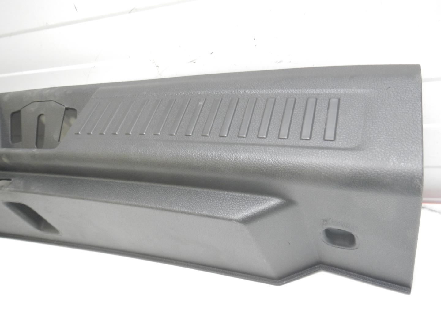 Обшивка багажника