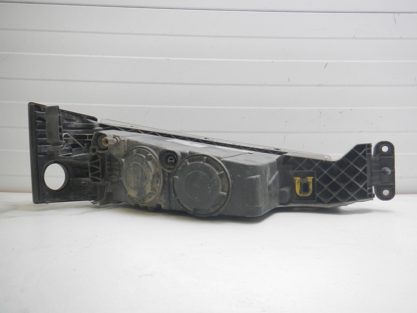 Фара противотуманная левая