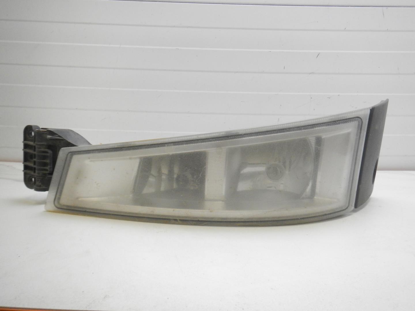 Фара противотуманная левая