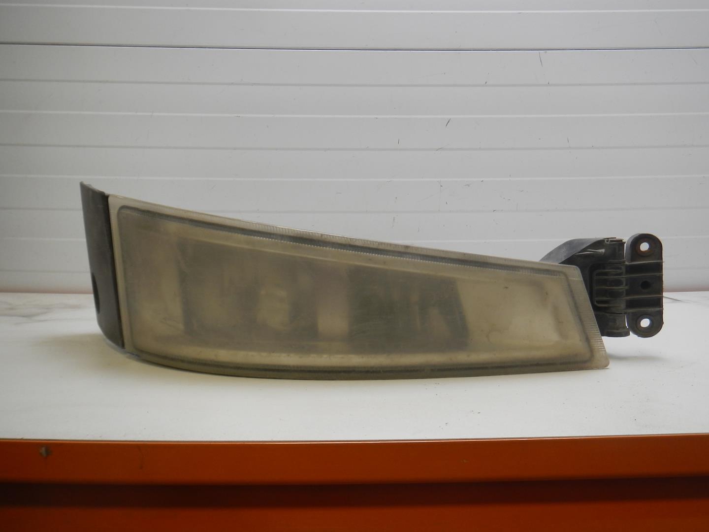 Фара противотуманная правая