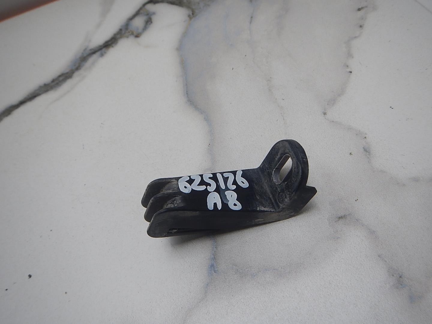 Кронштейн фар правый