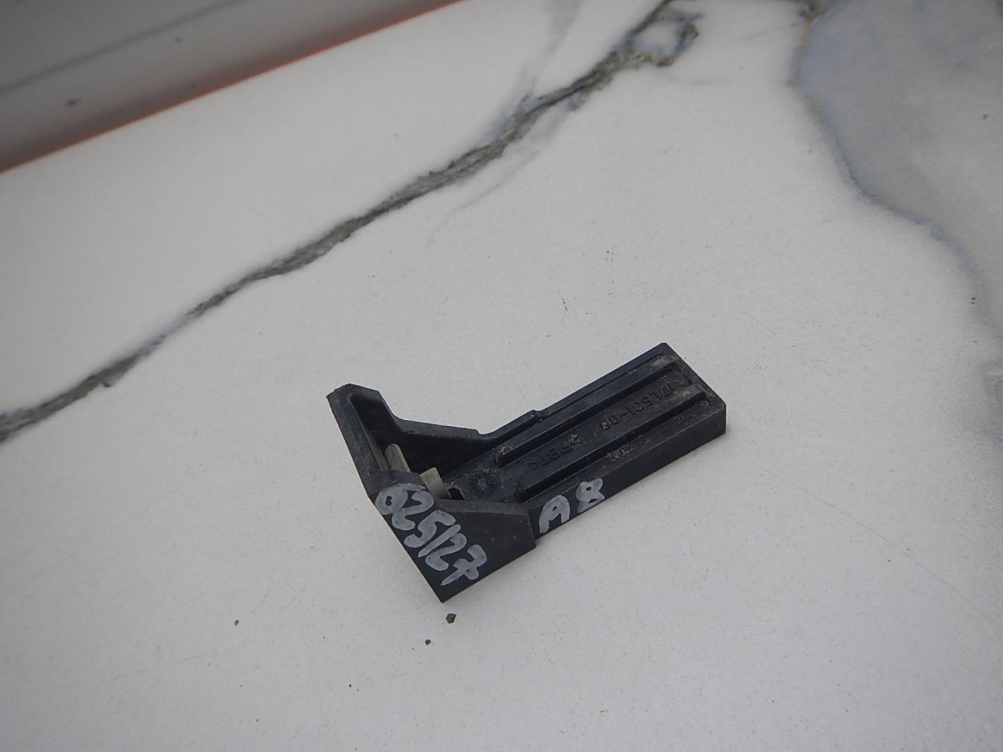 Кронштейн фар правый