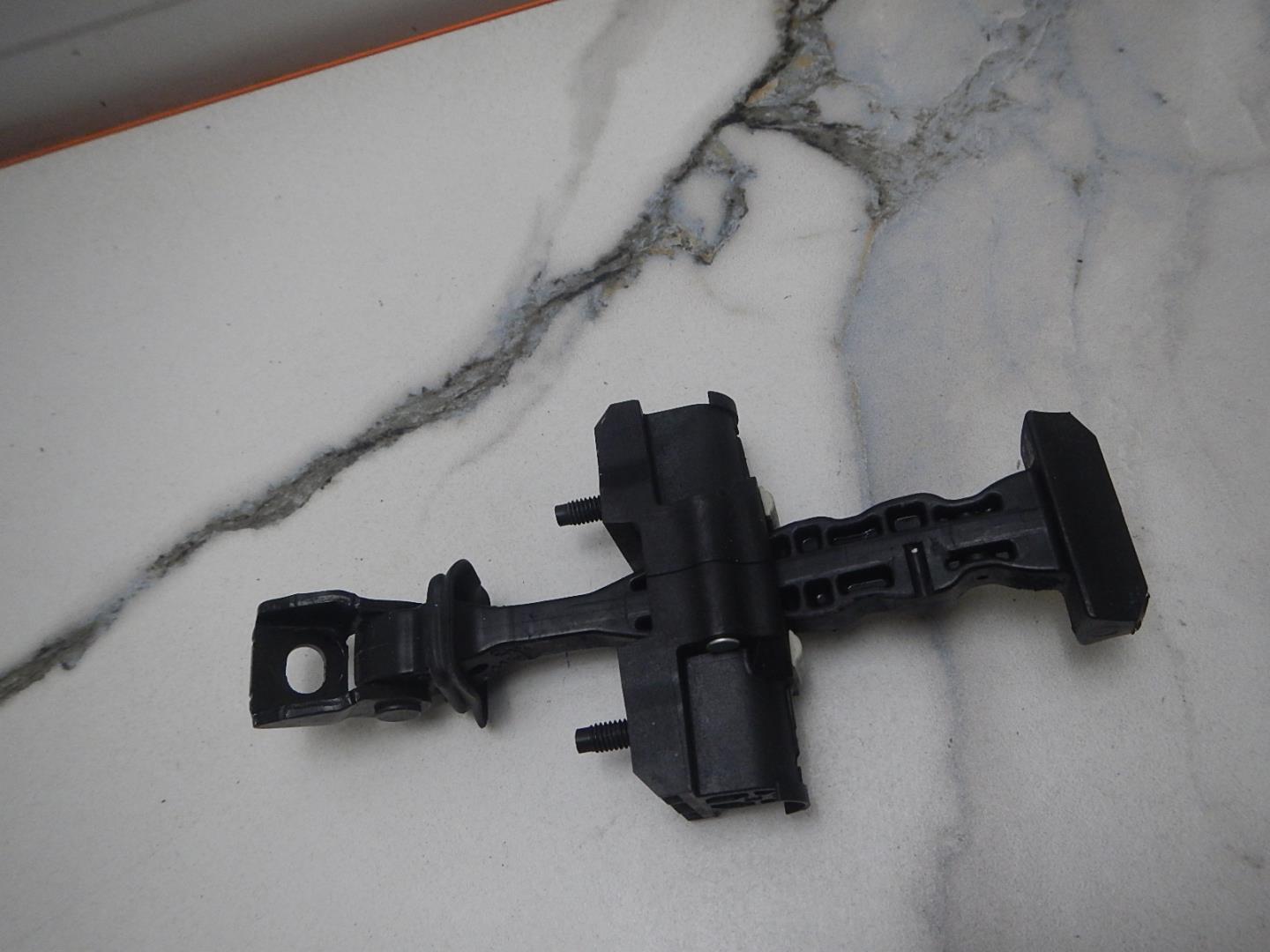 Ограничитель двери