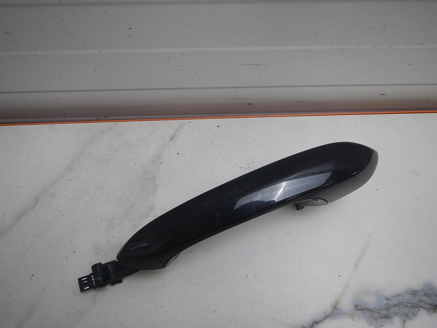 Ручка двери передней наружная правая