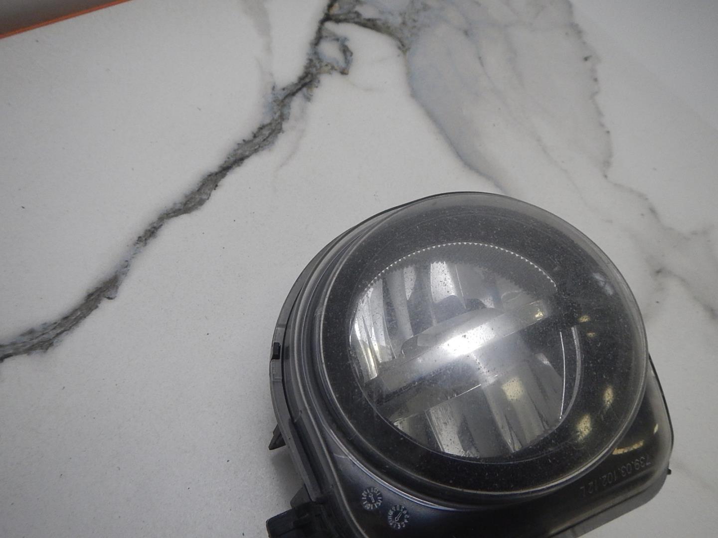 Фара противотуманная левая