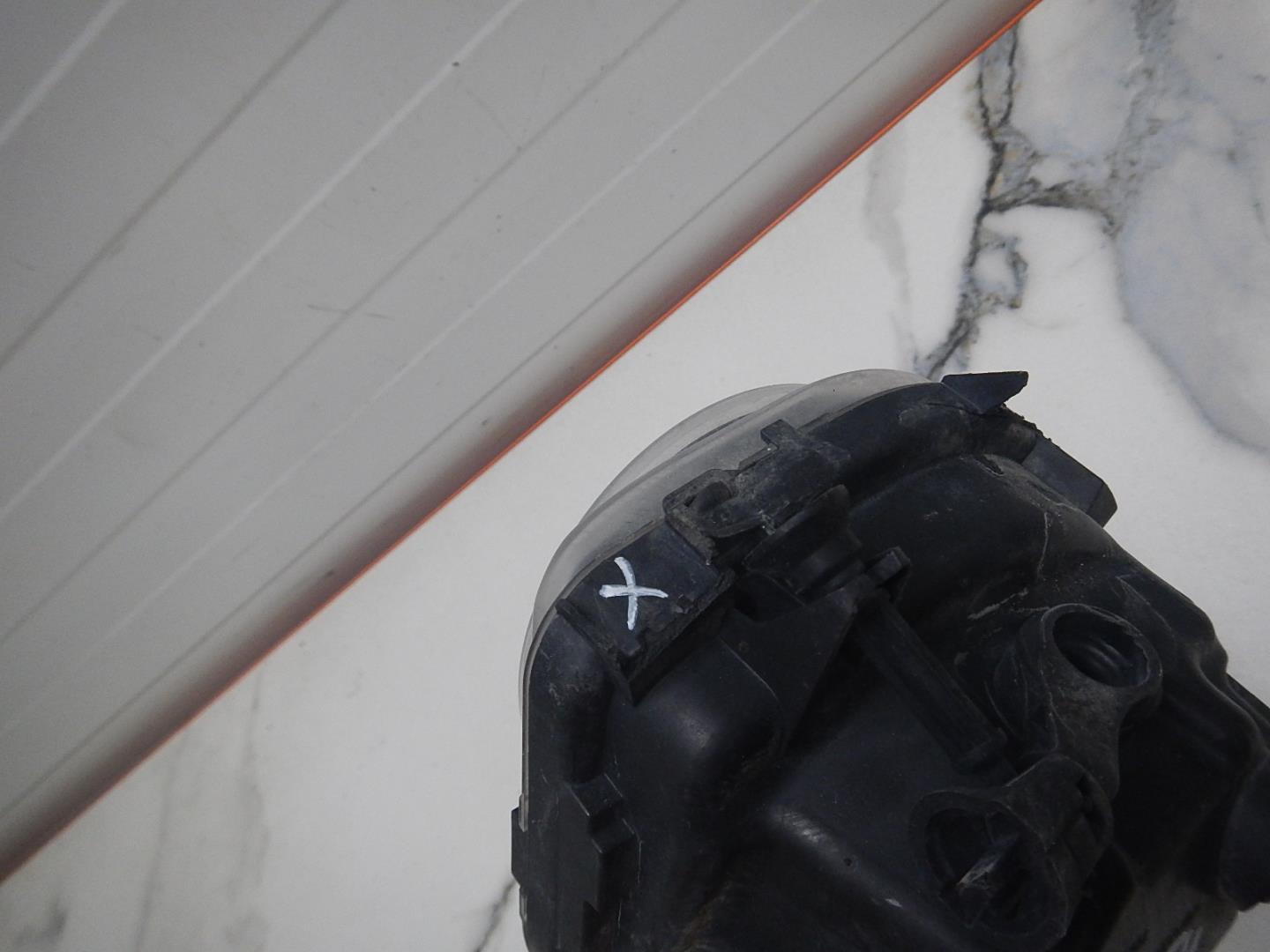 Фара противотуманная левая