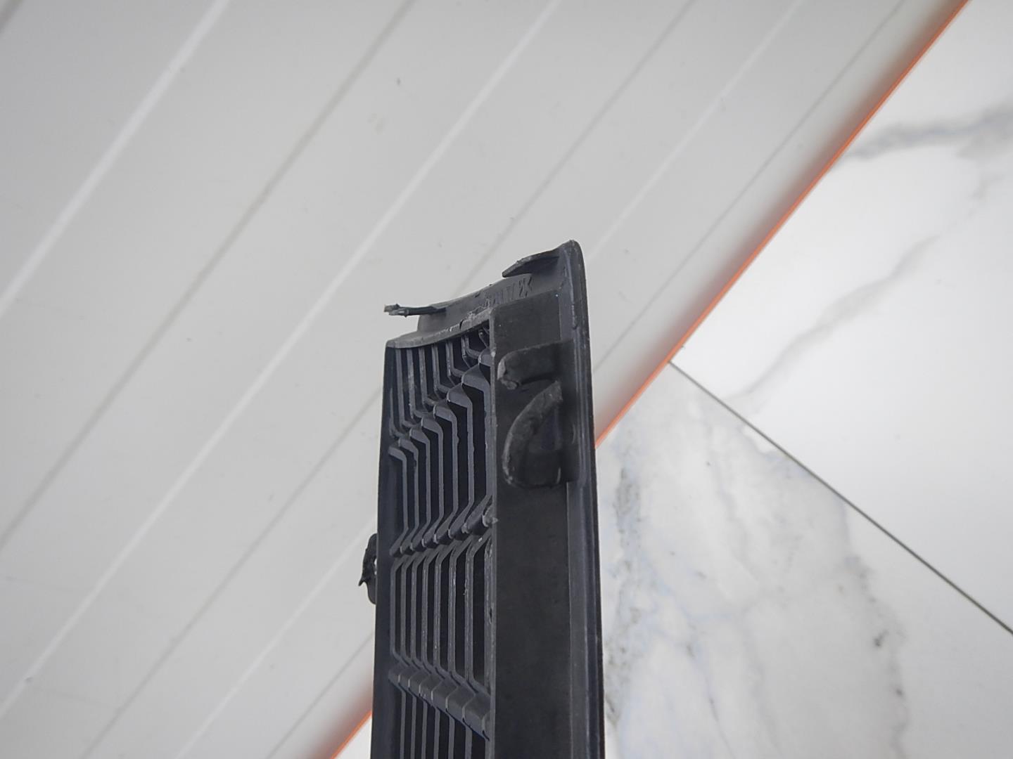 Решетка в бампер правая