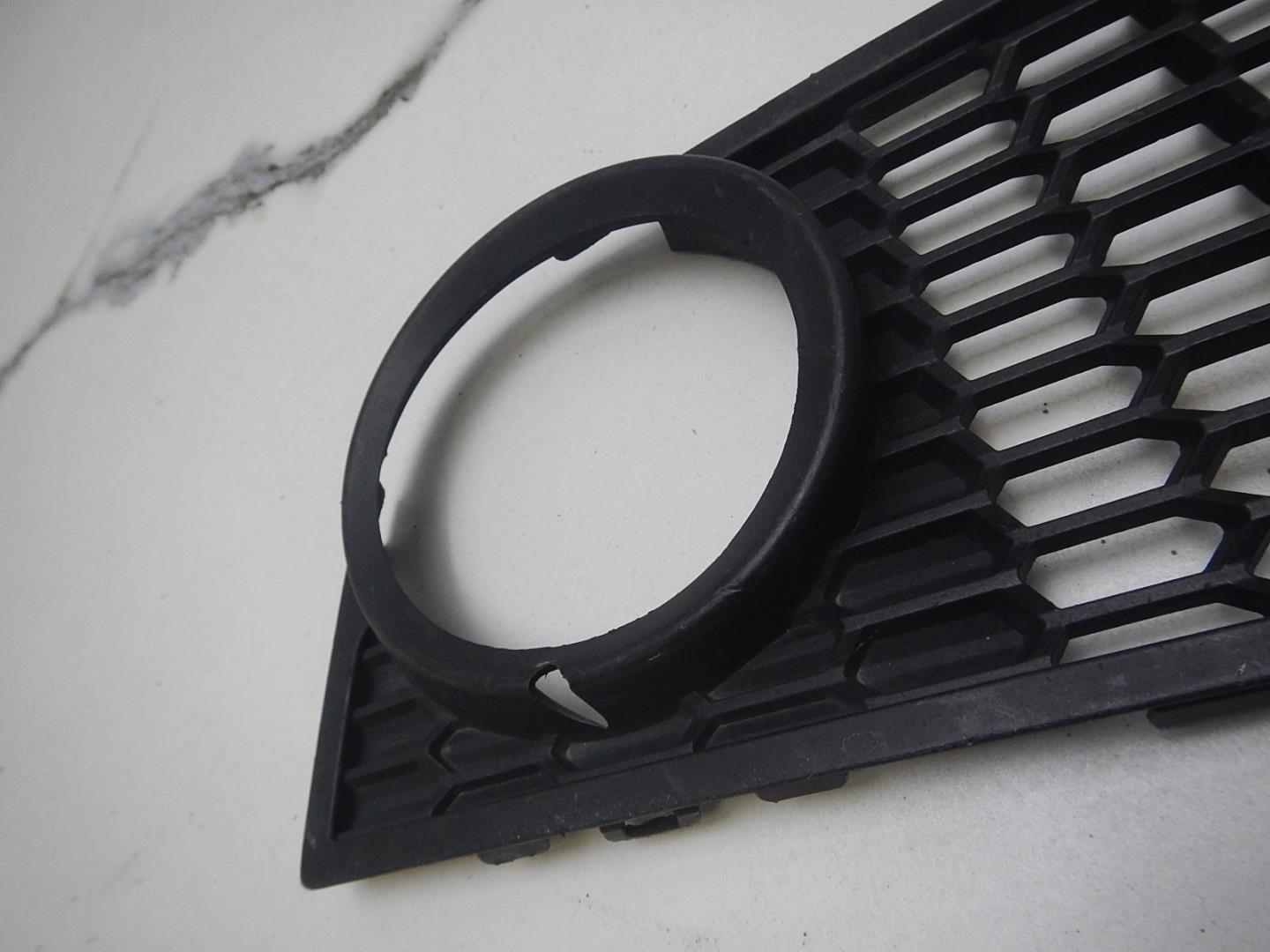 Решетка в бампер правая