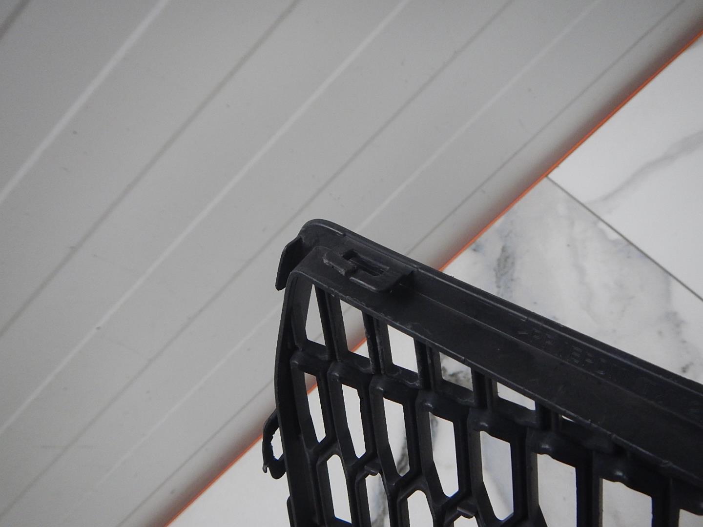 Решетка в бампер правая