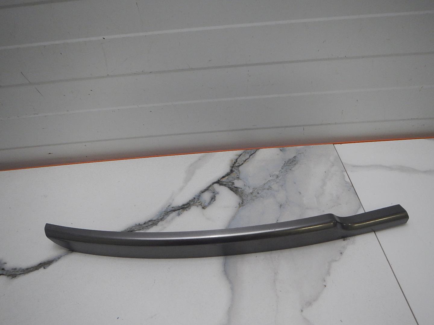 Молдинг переднего бампера правый