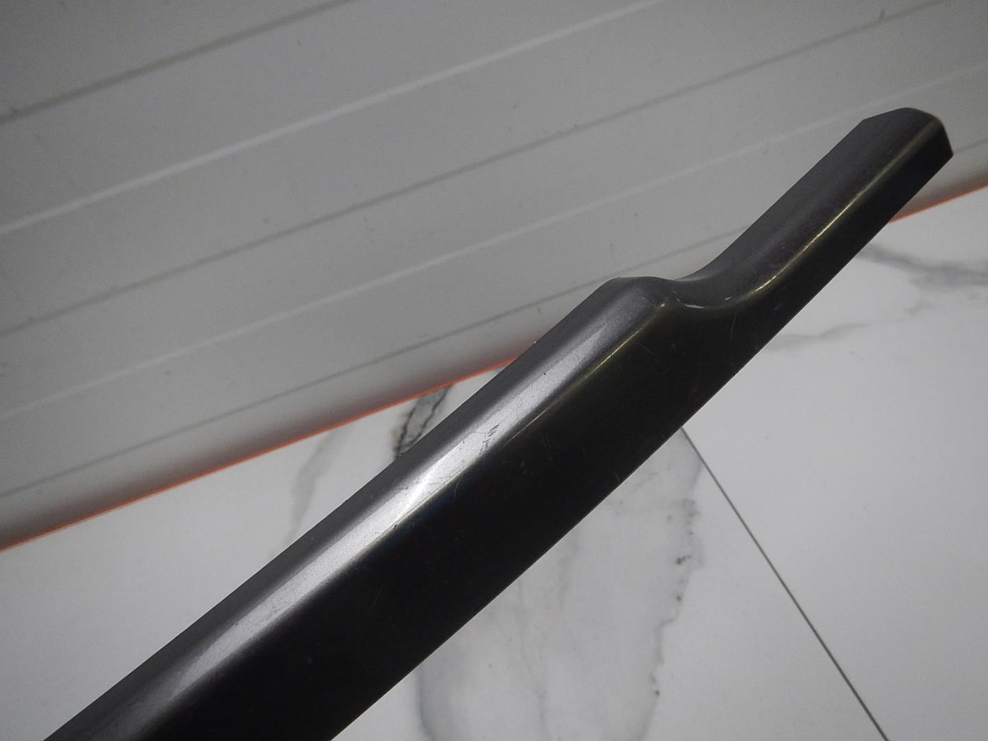 Молдинг переднего бампера правый