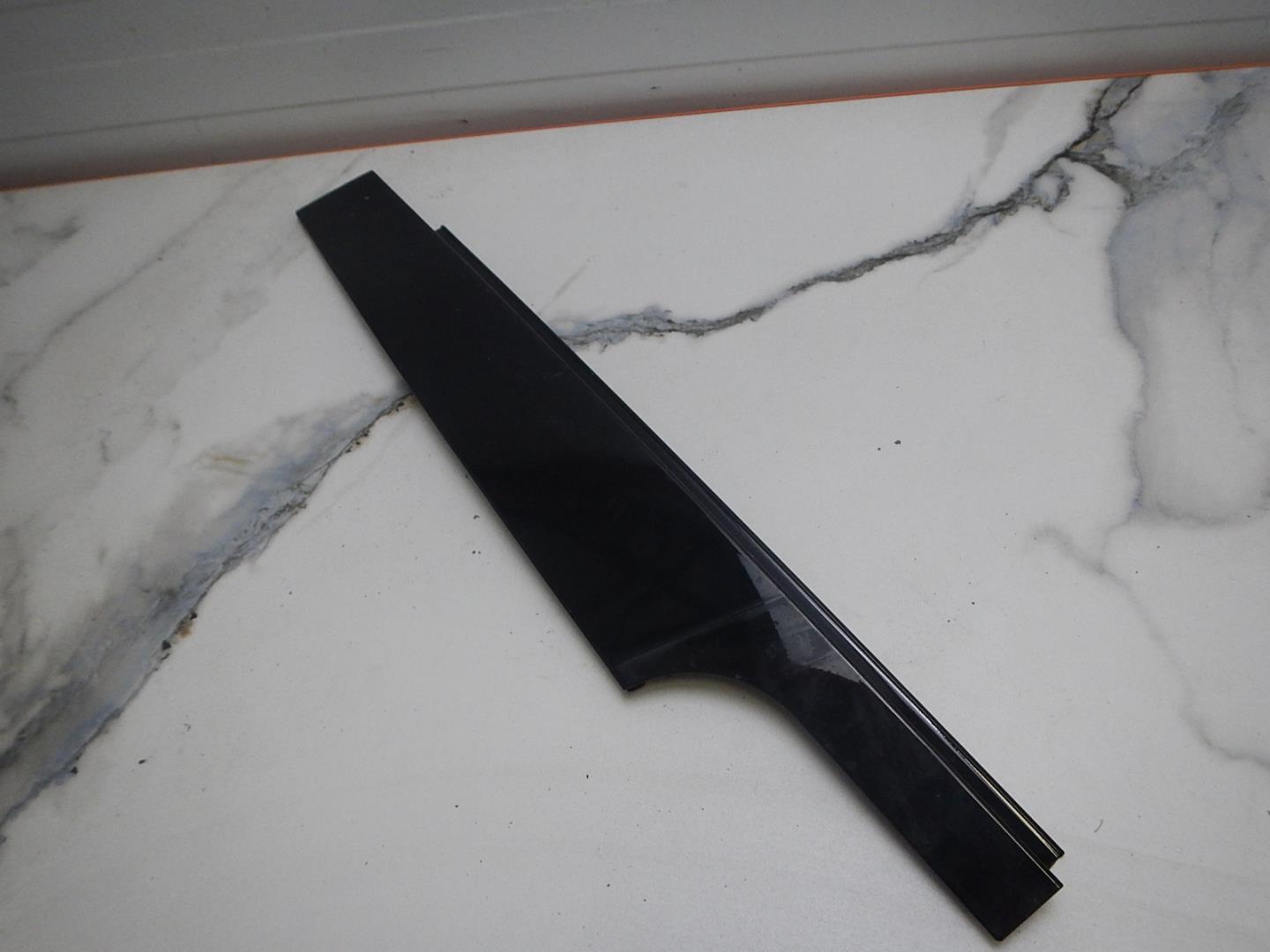 Накладка двери передней правой