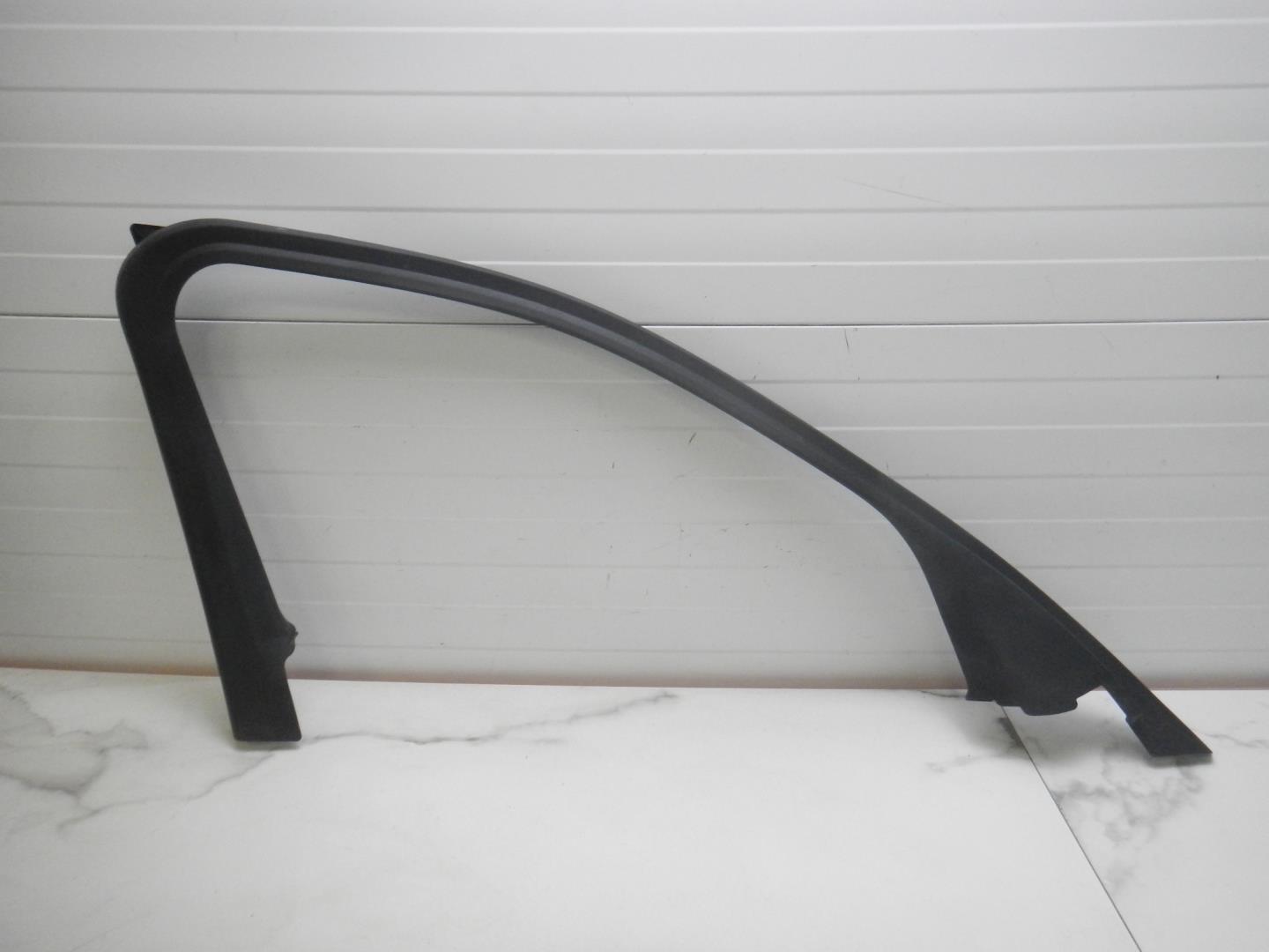 Накладка двери передней левой