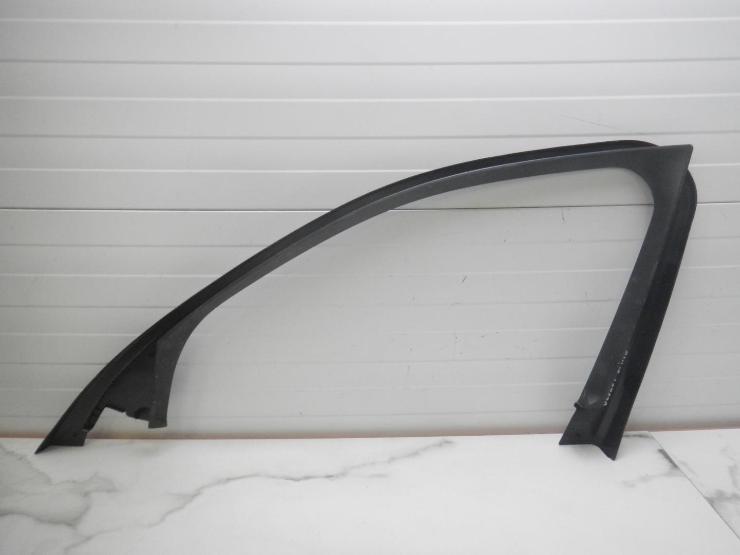 Накладка двери передней левой