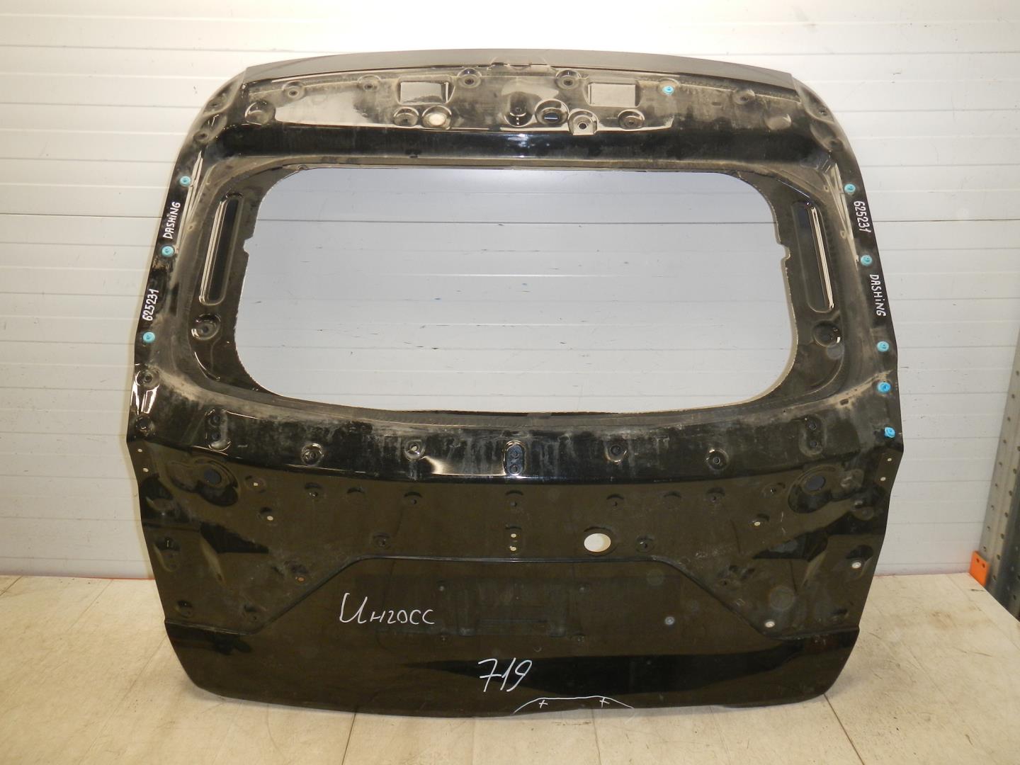 Дверь багажника