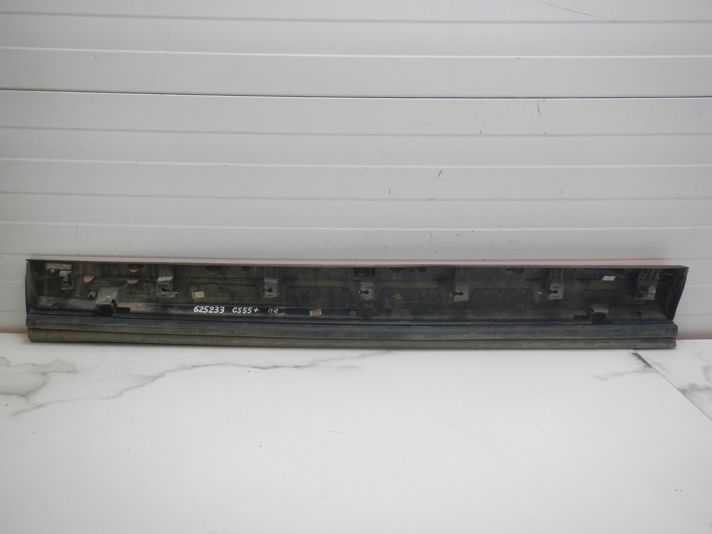 Молдинг передней правой двери