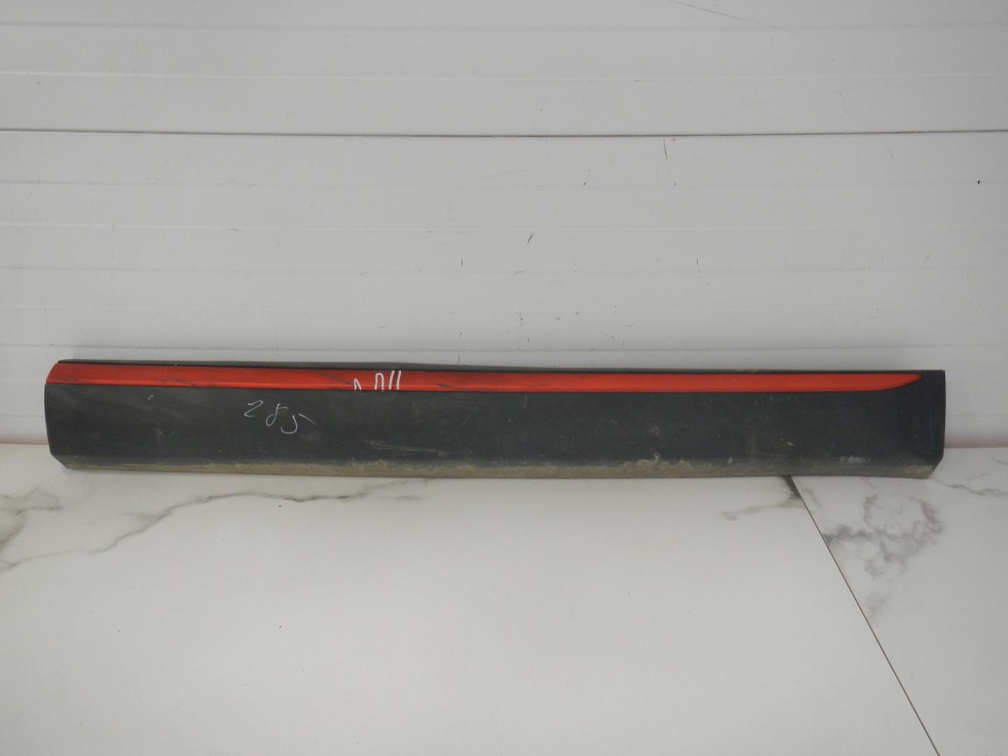 Молдинг передней правой двери