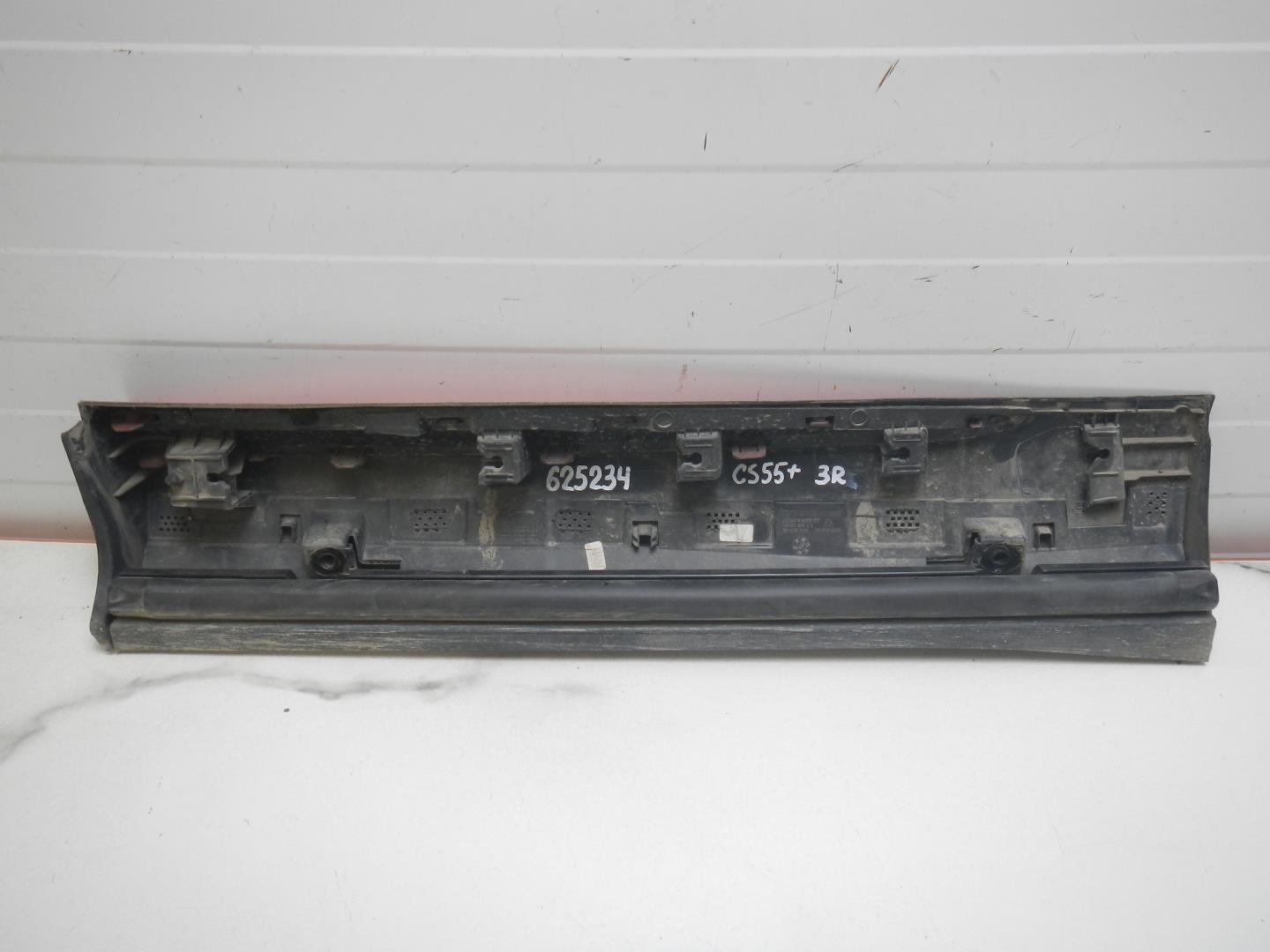 Молдинг задней правой двери