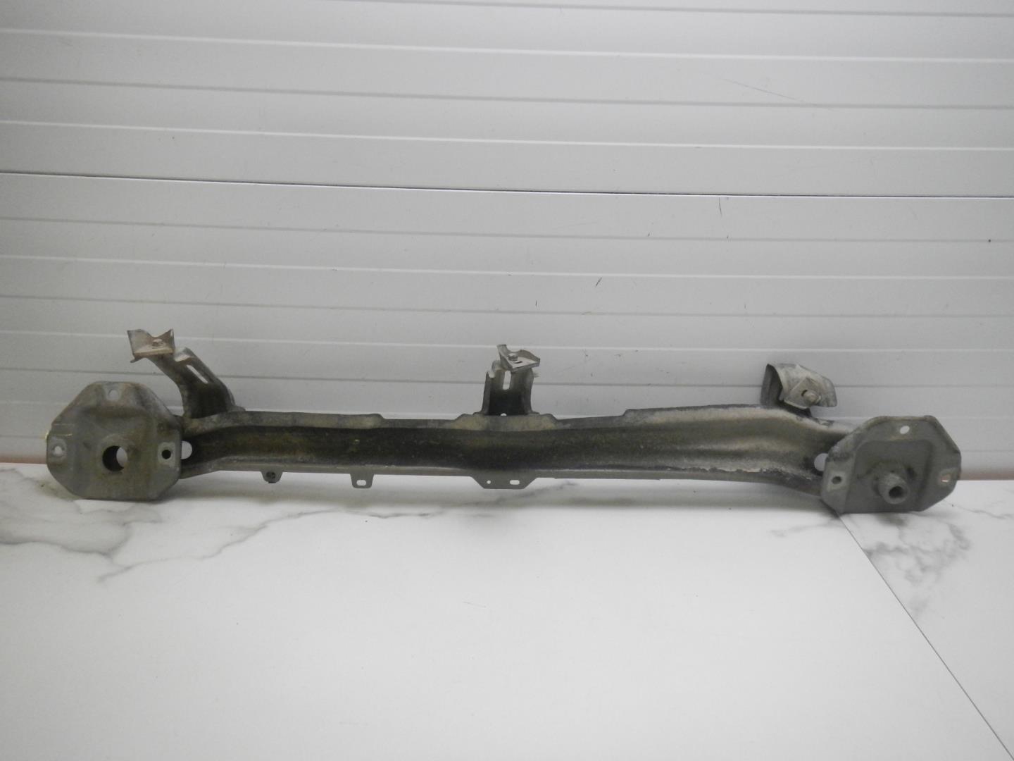 Усилитель заднего бампера