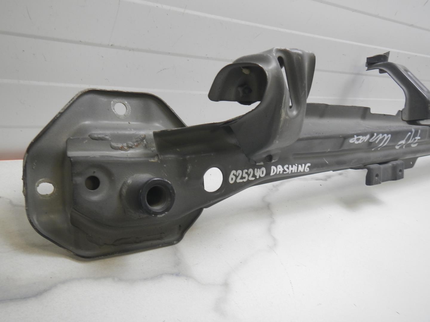 Усилитель заднего бампера