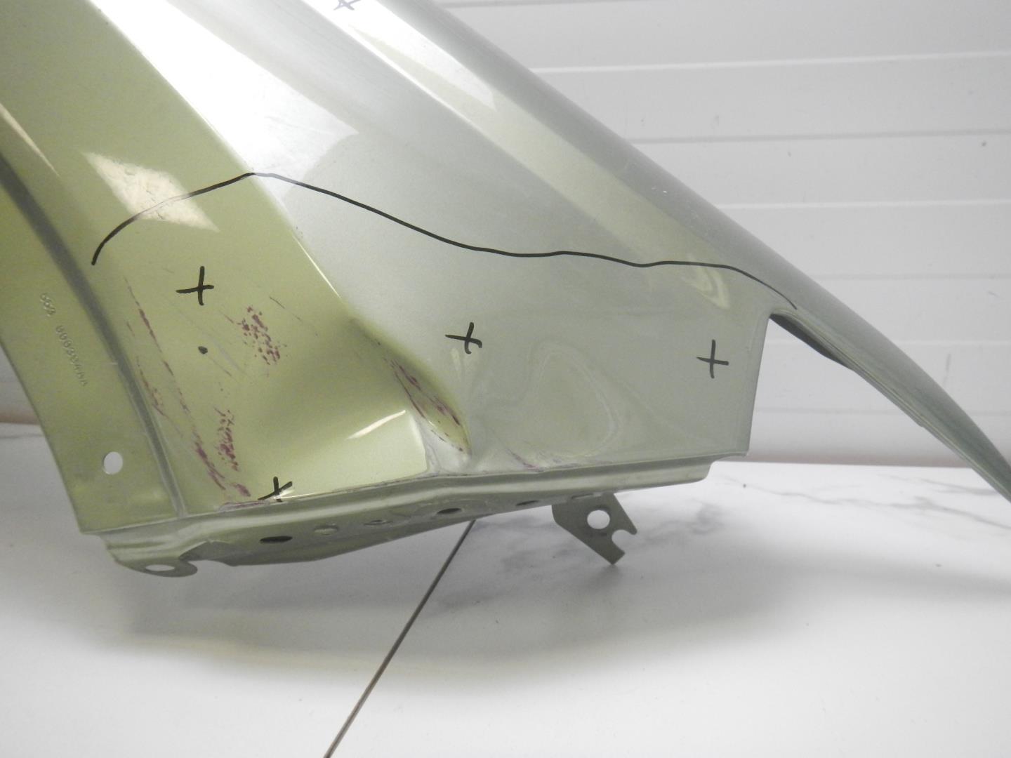 Крыло переднее правое